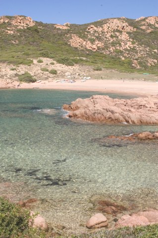 Cala Serraina è una delle più grandi calette della costa
