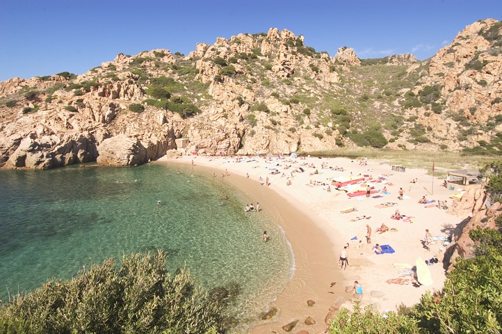 Costa Paradiso: Strand "Li Cossi" ist einer von berühmte und vielbesuchte Strände von Sardinien.